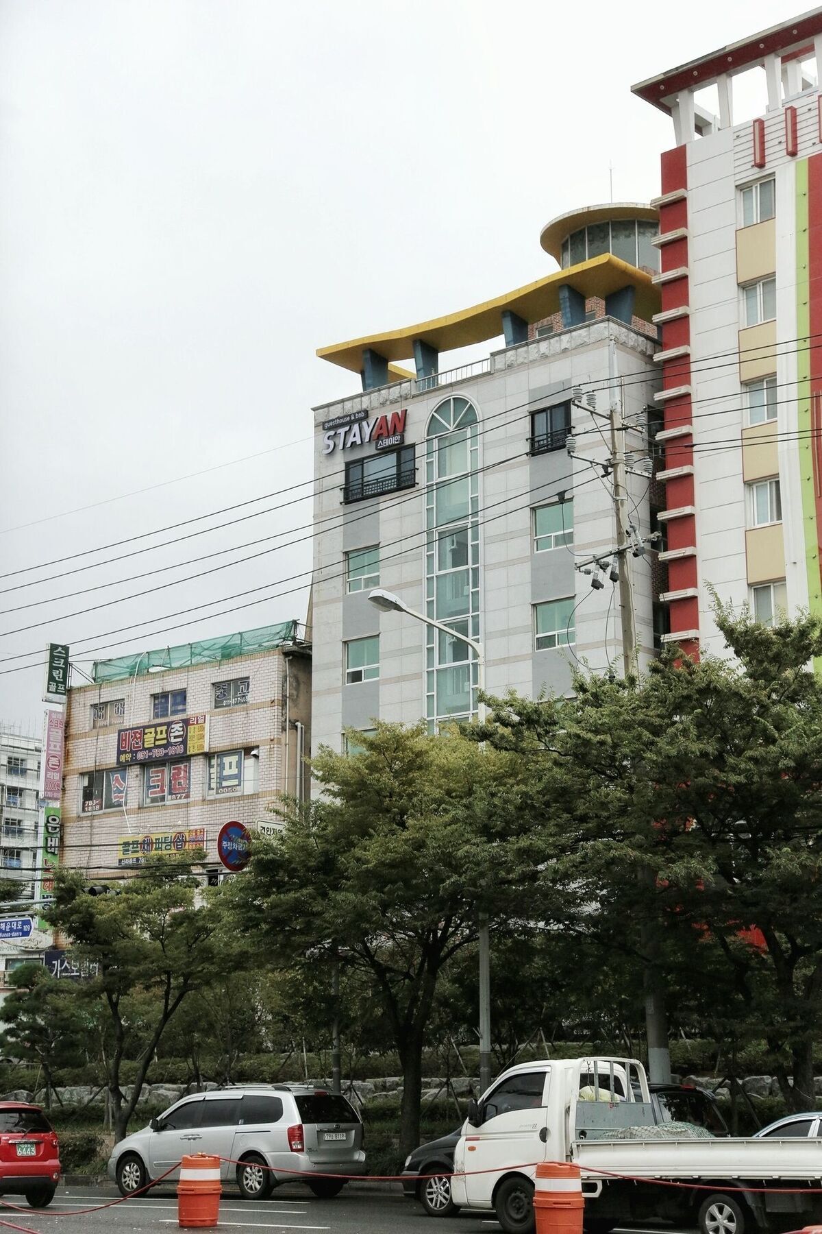 Stayan Guesthouse And Bnb Busan Exterior foto